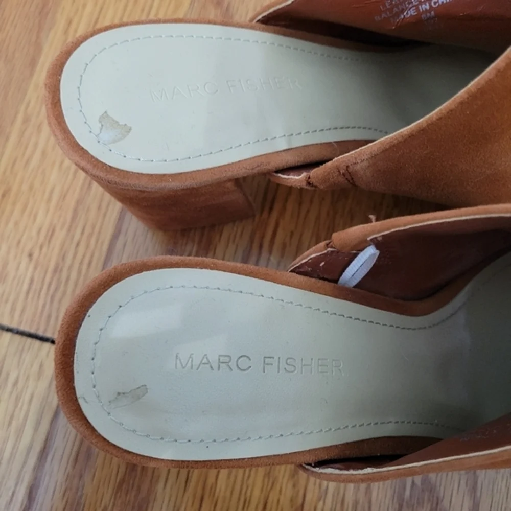 Marc Fisher color cracking size
